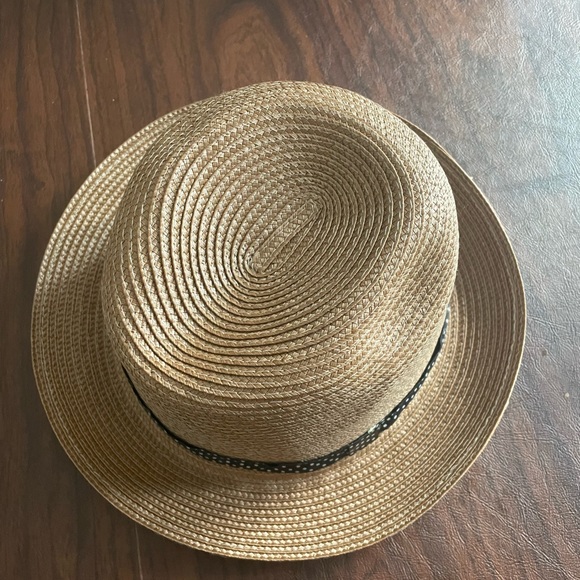 Fedora - Picture 2 of 3